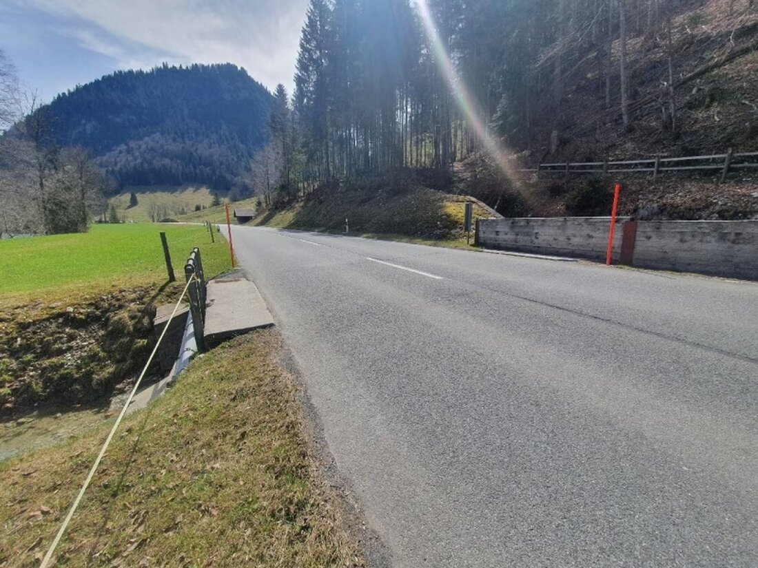 Öffentliche Auflage zur Sanierung der Kantonsstrasse in der Trinkwasserschutzzone S2 in Val-de-Charmey und Jaun beginnt.