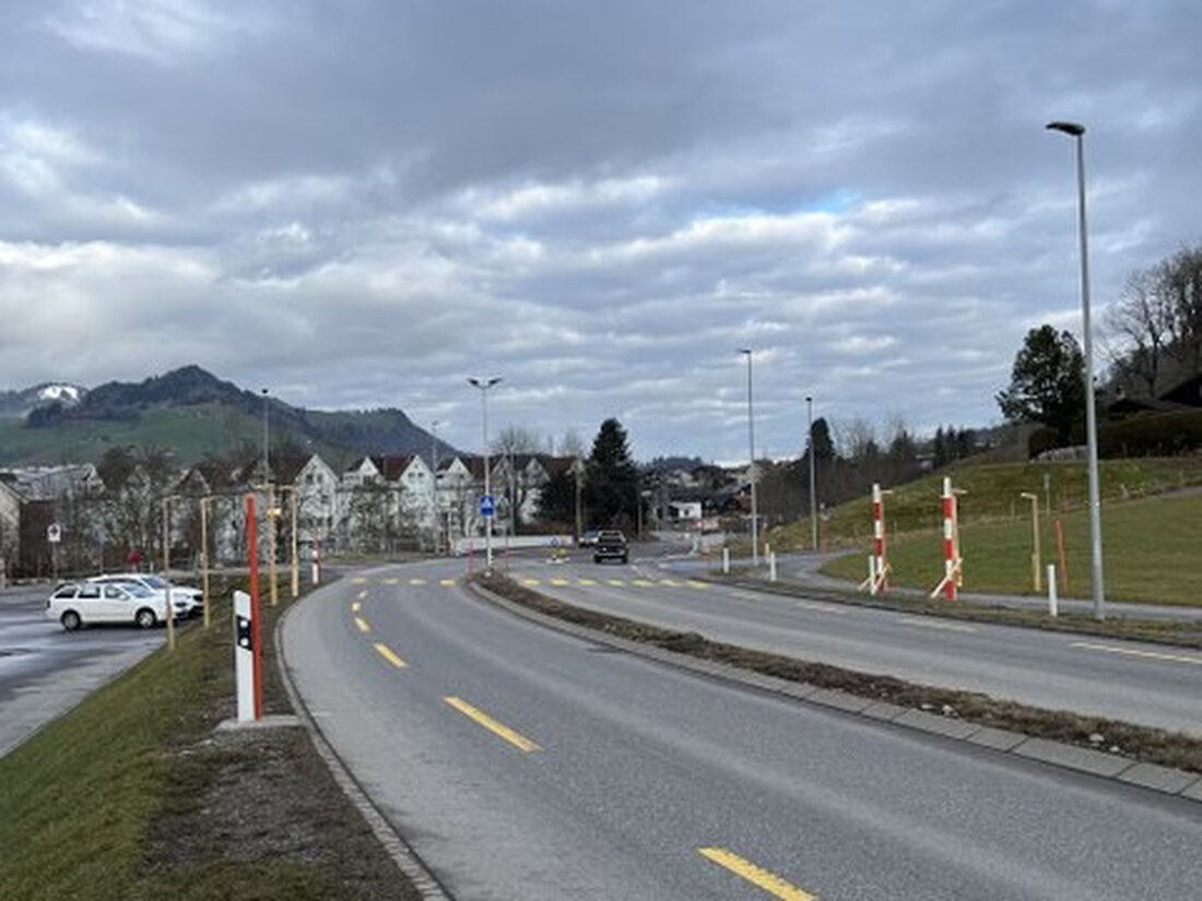 Vom 3. bis 22. März 2025 liegt die überarbeitete Planung zur Sanierung des Knotens Hallenbad öffentlich auf. Informieren Sie sich über die Änderungen.
