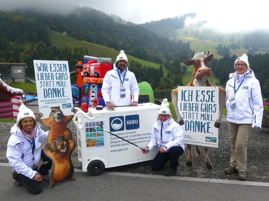 IGSU-Botschafter engagieren sich am 1. Oktober 2025 in Sattel-Hochstuckli für saubere Wanderwege und Littering-Prävention.