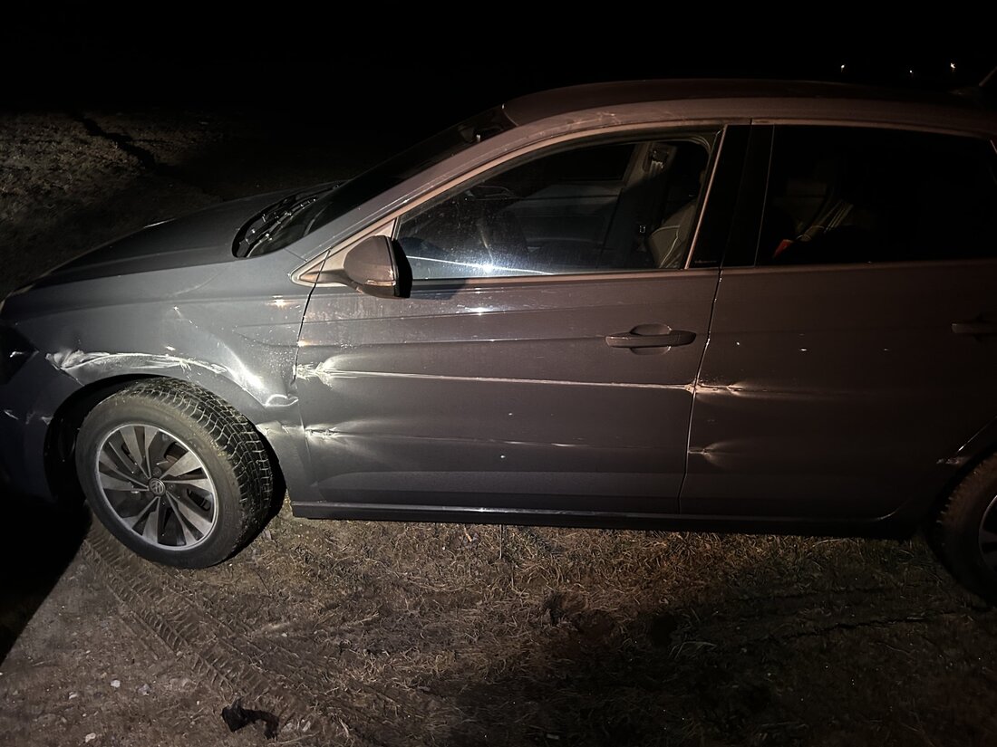 Ein Autofahrer kollidierte bei Sirnach auf der A1 mit der Mittelleitplanke nach einem Sekundenschlaf. Er blieb unverletzt.