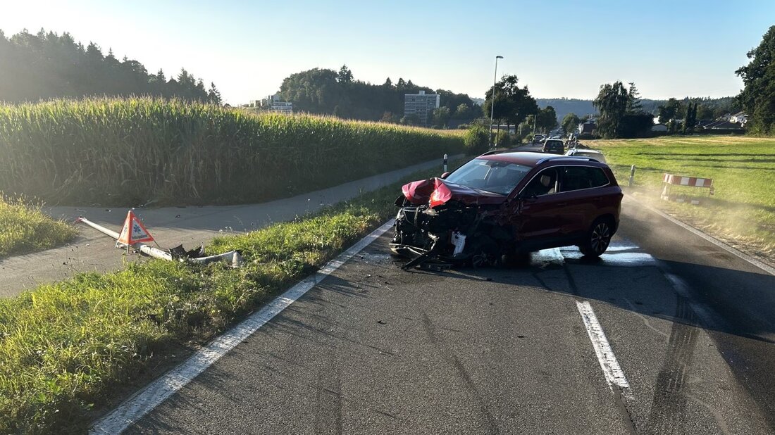 Zwei Verkehrsunfälle in Niederrohrdorf und Wildegg verursacht durch Sekundenschlaf; Führerausweise wurden vorläufig abgenommen.