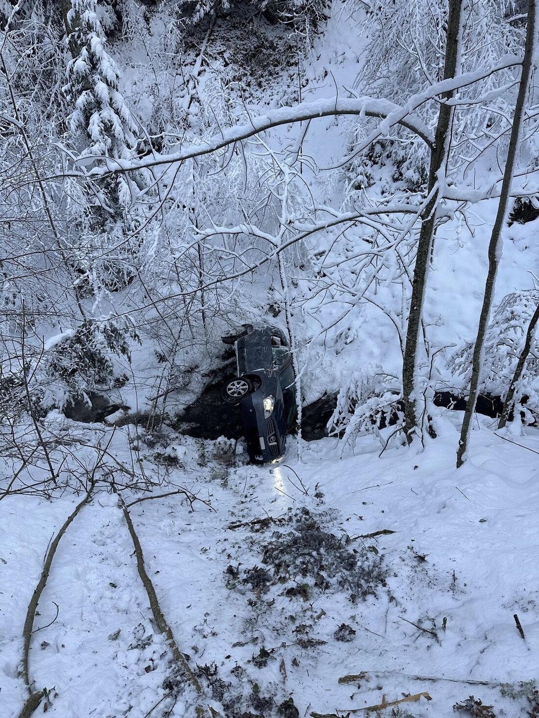 Am 4. Januar 2025 ereignete sich in Rehetobel ein Selbstunfall, bei dem der Fahrer verletzt und das Fahrzeug totalschaden erlitt.