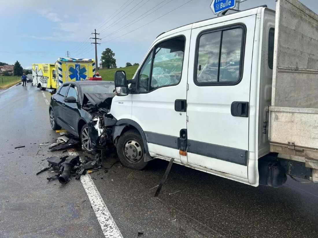 Am 8. Juli 2025 kam es in Châtel-Saint-Denis zu einem Verkehrsunfall mit drei Verletzten. Ursachen werden untersucht.