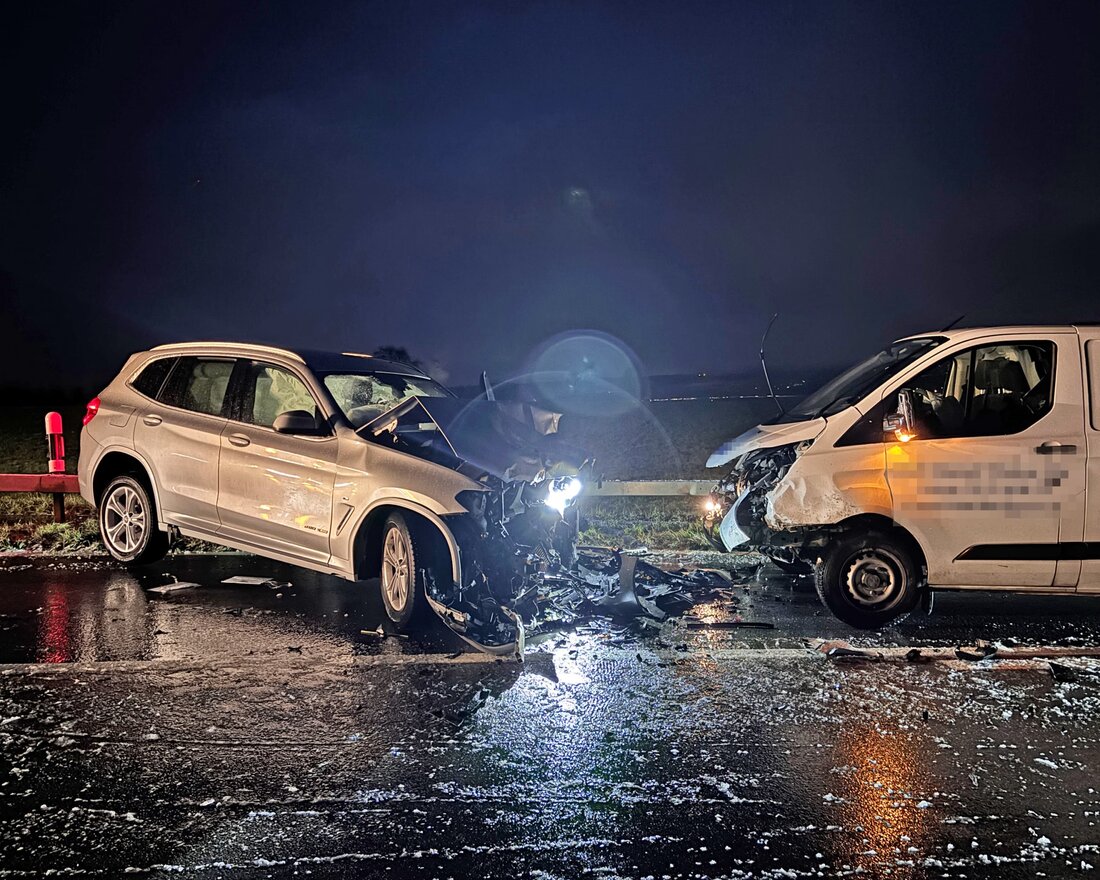 Bei einer Kollision in Berg wurden am Mittwoch drei Personen verletzt. Ein Auto verlor die Kontrolle und prallte mit einem Lieferwagen zusammen.