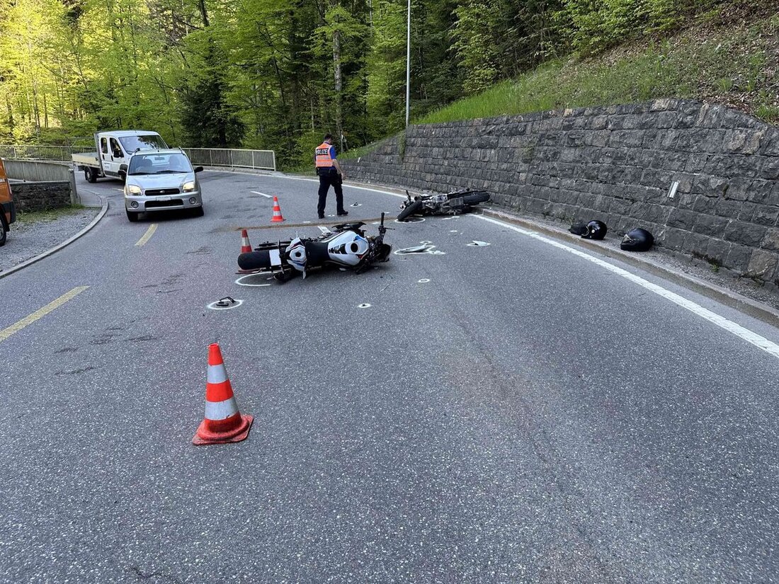 In Trogen kollidierten am 1. Mai 2025 zwei Motorräder, was zu Verletzungen der Fahrer und erheblichen Sachschäden führte.