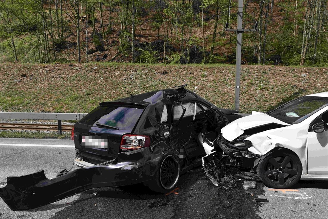 In Seewis kam es zu einem Unfall auf der N28 mit zwei beteiligten Pkw. Drei Personen wurden verletzt, die Strasse war gesperrt.