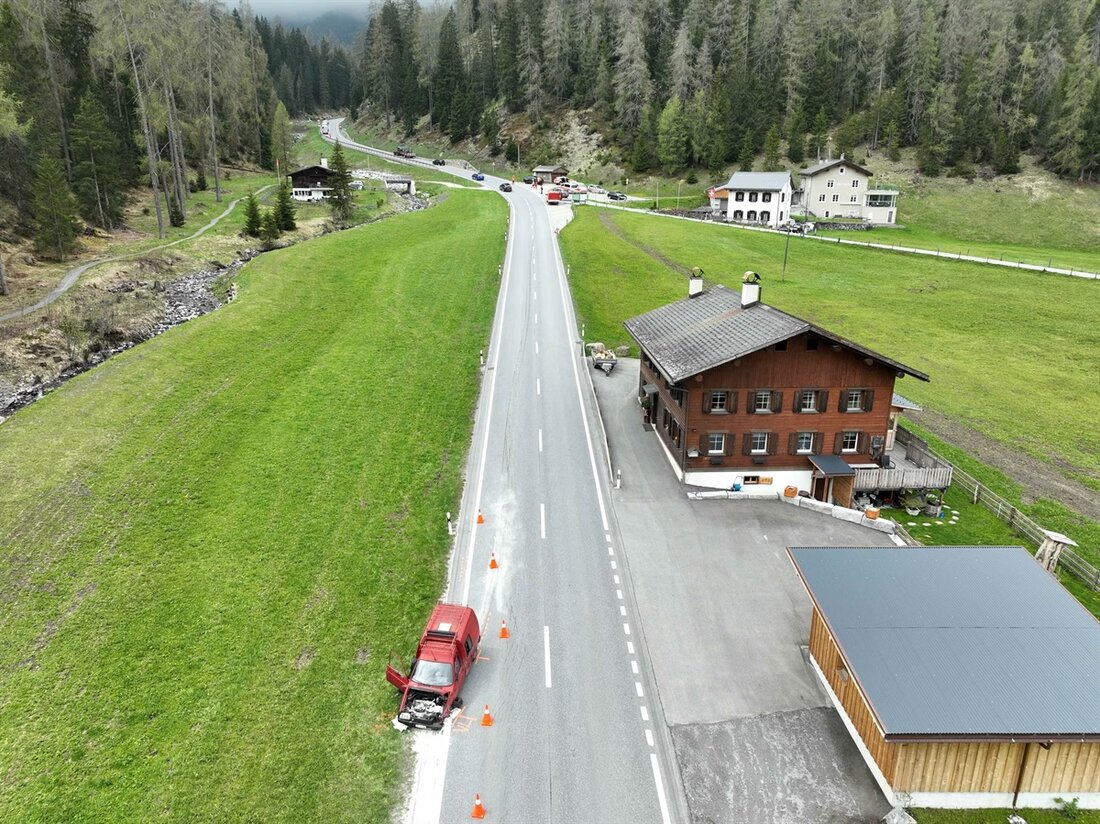 Am Freitagmittag kam es in Davos Laret zu einem Verkehrsunfall mit drei Fahrzeugen. Eine Person erlitt leichte Verletzungen.