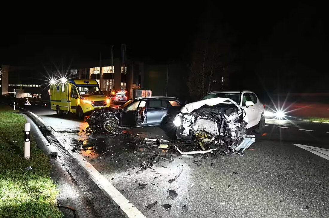 In Rhäzüns kam es am Donnerstagmorgen zu einer Kollision zwischen zwei Personenwagen. Beide Fahrer wurden verletzt und ins Krankenhaus gebracht.