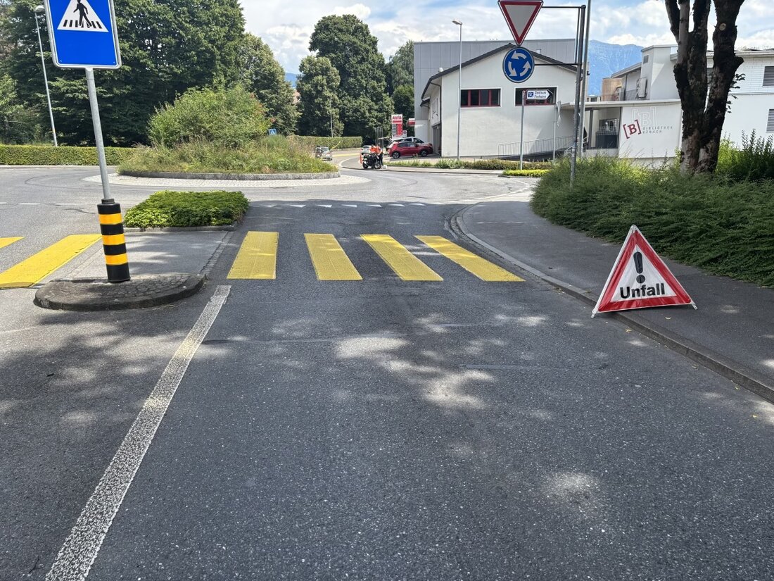 Am Samstag in Uznach kam es zu einem Unfall zwischen Auto und Motorrad. Der 30-jährige Motorradfahrer wurde verletzt und ins Spital gebracht.