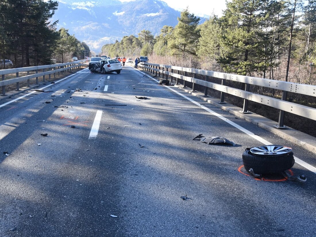 Am Sonntagnachmittag kam es auf der N28 in Landquart zu einem Unfall mit vier Fahrzeugen, bei dem zwei Personen verletzt wurden.