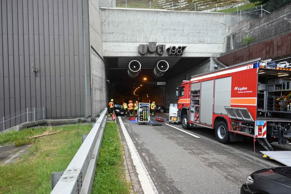 Am Sonntag ereignete sich auf der Autobahn A1 bei St.Gallen eine Frontalkollision, bei der drei Frauen verletzt wurden.