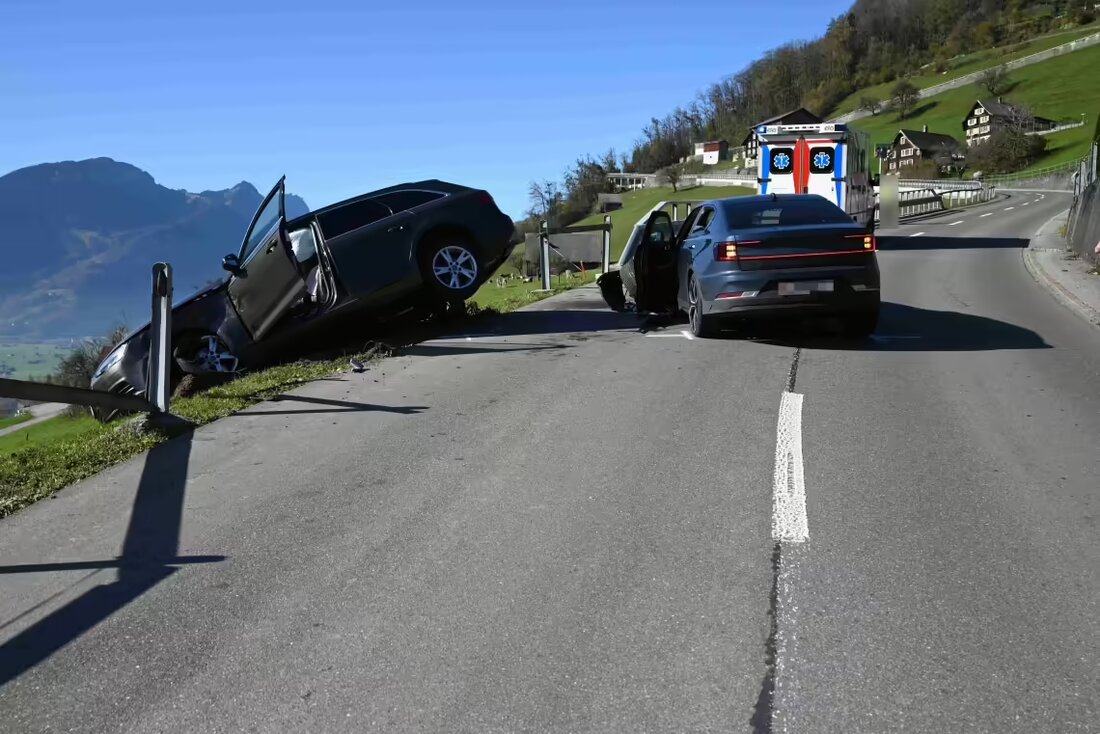 Am Mittwoch kam es auf der Amdenerstrasse zu einem Unfall zwischen zwei Autos. Eine 63-Jährige wurde leicht verletzt und ins Spital gebracht.