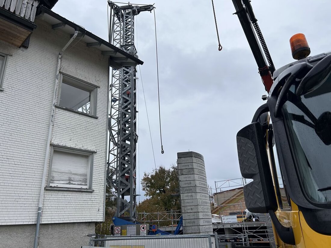 Am 19.11.2024 stürzte ein Arbeiter bei Krandemontage in Gais und verletzte sich schwer. Details über den Unfallverlauf folgen.