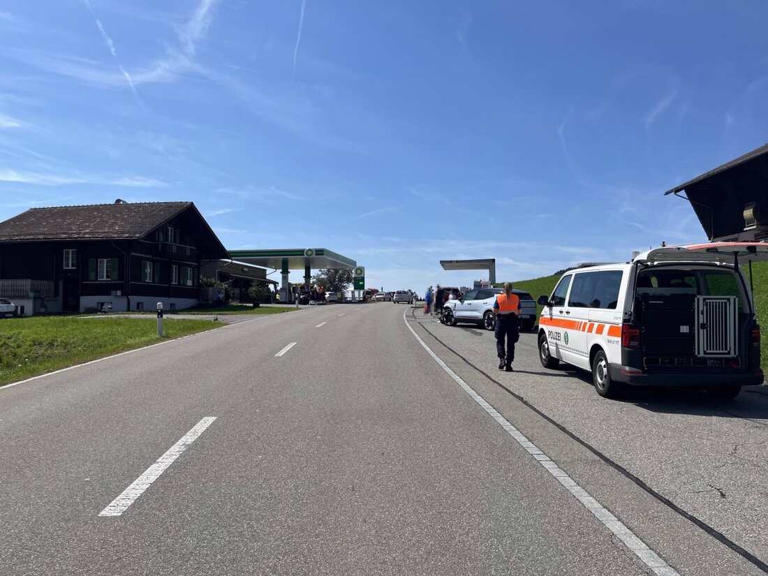 Am 26.08.2025 kam es auf der Rapperswilerstrasse zu einem Unfall zwischen Auto und Motorrad. Ein 57-Jähriger wurde verletzt.