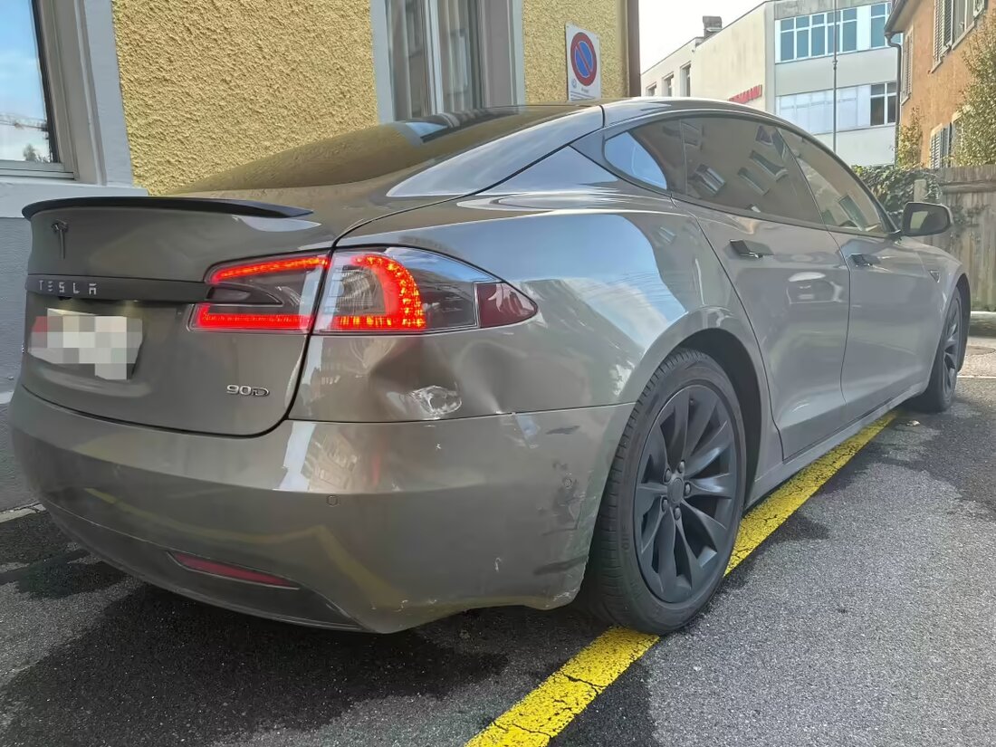 Am 24.10.2024 kam es auf der St.Gallerstrasse in Rapperswil-Jona zu einem Unfall zwischen Auto und Motorrad, bei dem ein 17-Jähriger verletzt wurde.