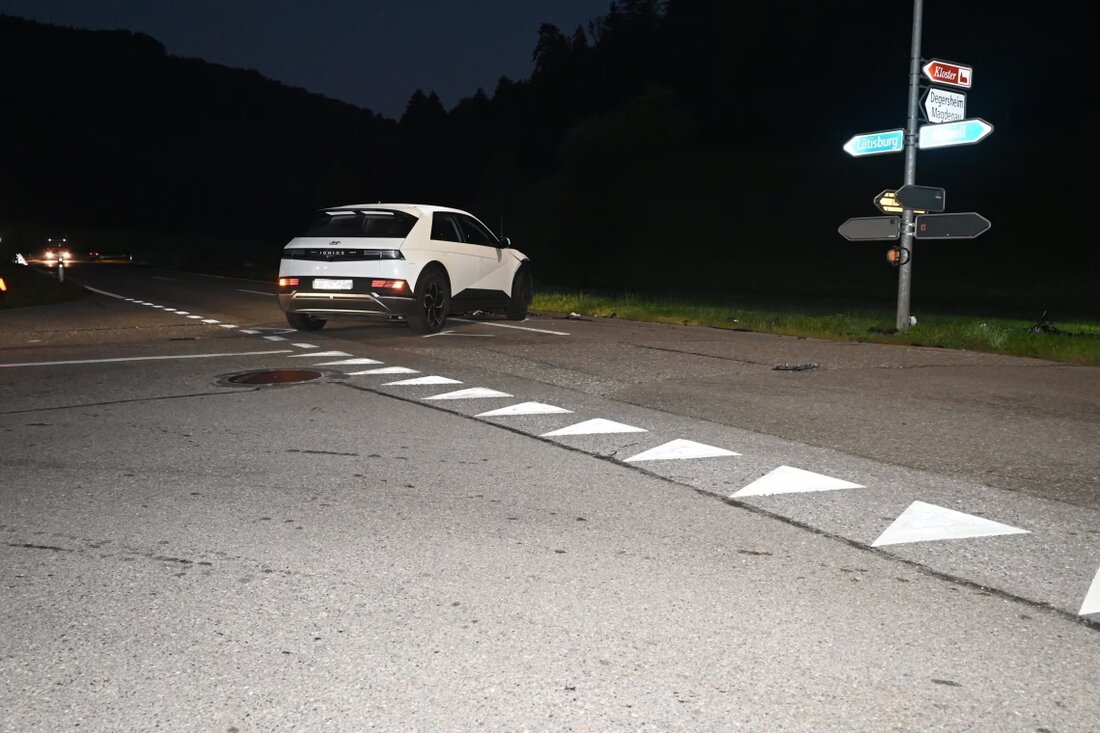 Am 12.08.2025 kam es in Flawil zu einem Unfall zwischen Auto und Motorrad. Ein 23-jähriger Fahrer wurde verletzt und ins Spital gebracht.