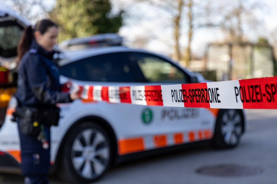 Schwerverletzte Frau nach Gewaltdelikt in Heerbrugg: Ehemann festgenommen, Ermittlungen laufen. Feuerwehr wegen Brand hinzugerufen.