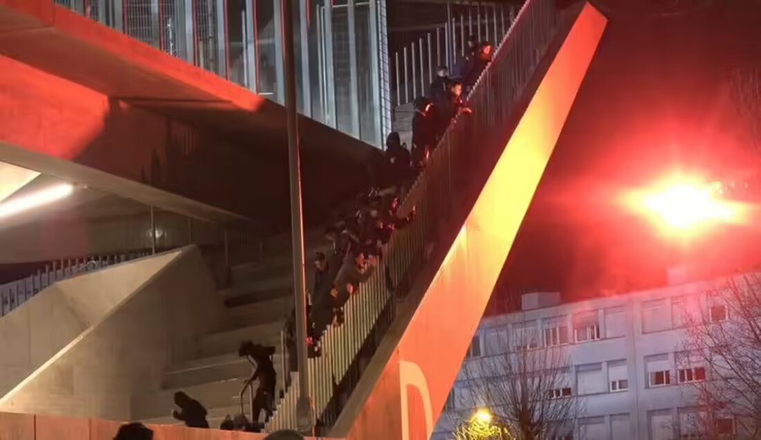 Beim Super-League-Spiel FC Lausanne-Sport gegen FC Basel am 21. Juli 2024 verletzte ein Fan mit einem Feuerwerkskörper drei Personen.