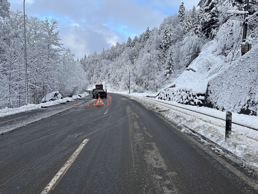 In Lustmühle kam es am 3. Januar 2025 zu einer Kollision zwischen zwei Personenwagen. Eine Person schwer verletzt. Hochwertiger Sachschaden.