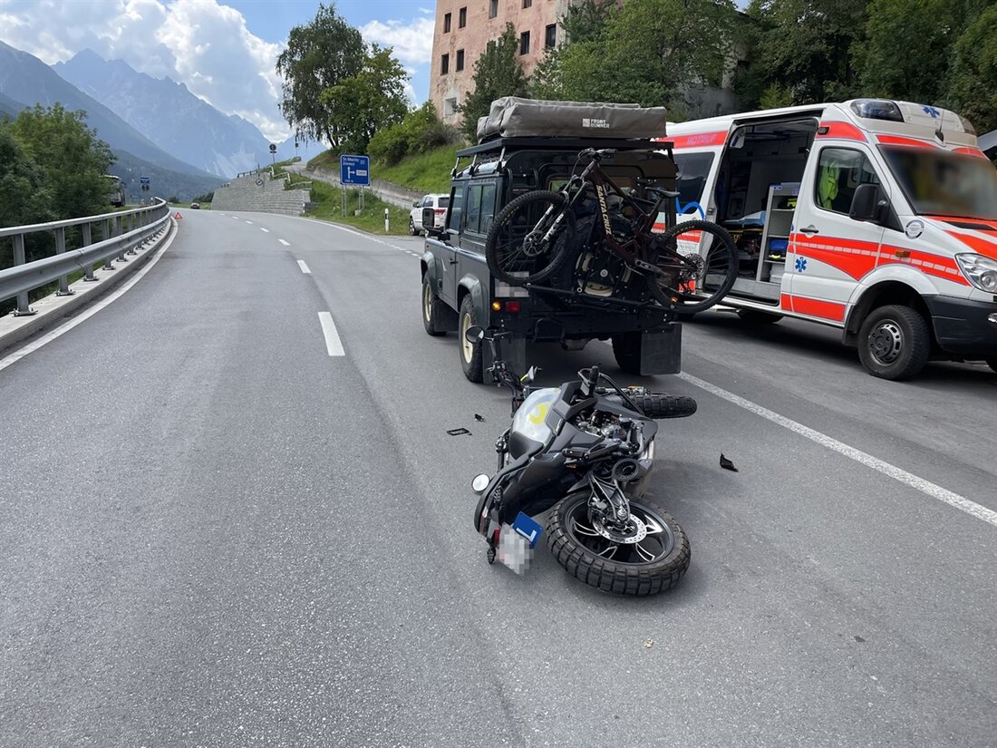 Im Unterengadin kam es zu zwei Verkehrsunfällen in Sent und Ardez, bei denen vier Personen verletzt wurden. Details zu den Vorfällen und dem Rettungseinsatz.