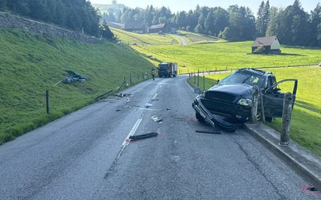 Bei einem Selbstunfall in Enggenhüten am 11. August 2025 wurden eine 55-jährige Fahrerin und ihre 16-jährige Beifahrerin verletzt.