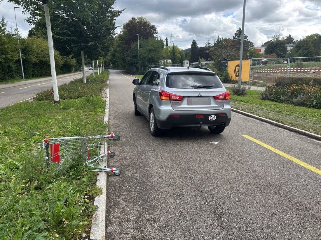 In Kaiseraugst wurde am 30. August 2025 ein 11-jähriges Kind bei einem Unfall von einer Autofahrerin erfasst und verletzt.