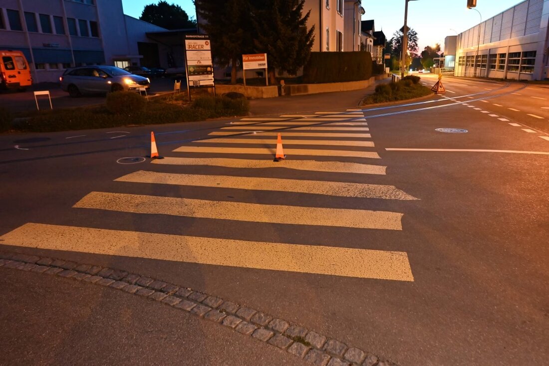 Am Freitagmorgen kam es in Uzwil zu einem Unfall zwischen einem Auto und einer Fussgängerin. Die 57-jährige Frau wurde verletzt ins Spital gebracht.