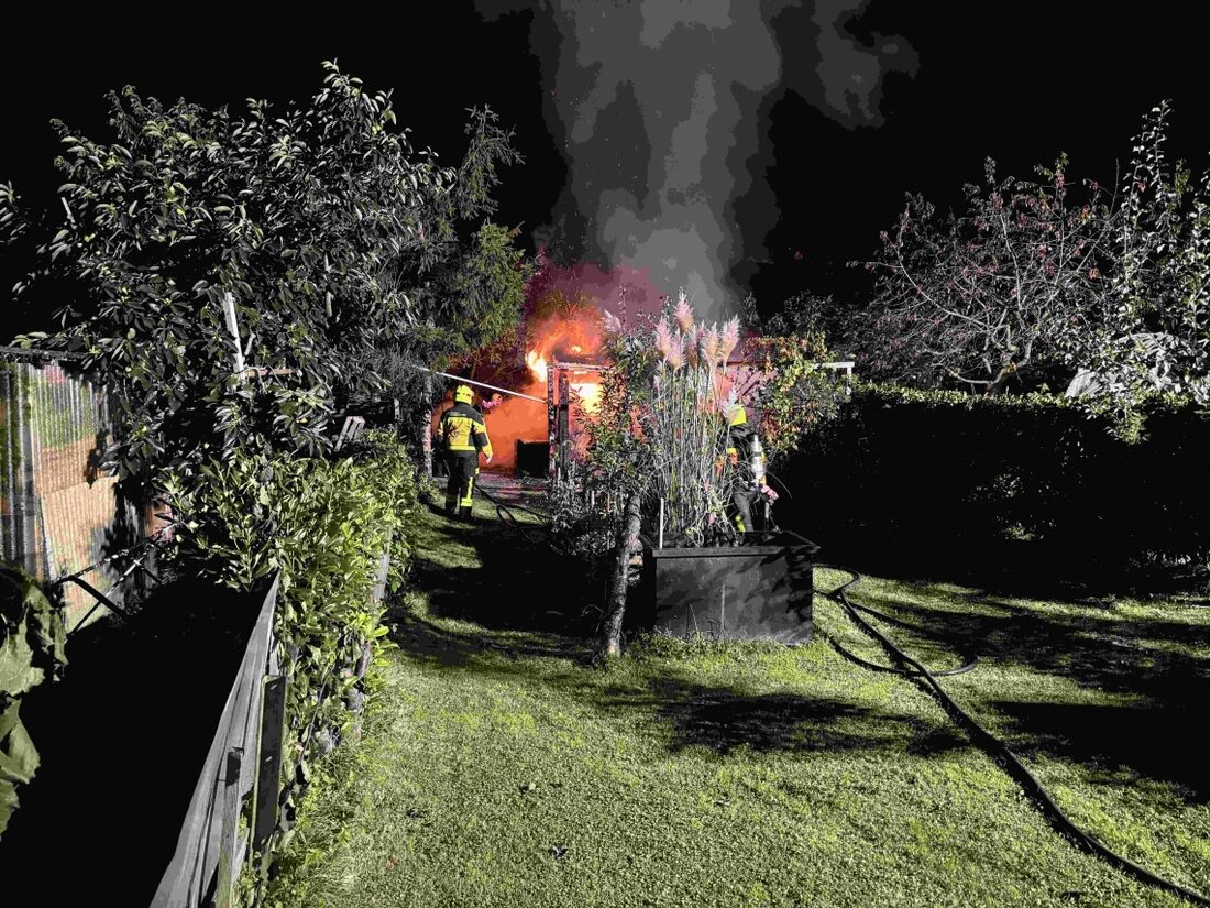 In St. Margrethen kam es zu einem Brand eines Schrebergartenhäuschens. Die Feuerwehr löschte den Feuer sofort, doch das Häuschen brannte nieder.