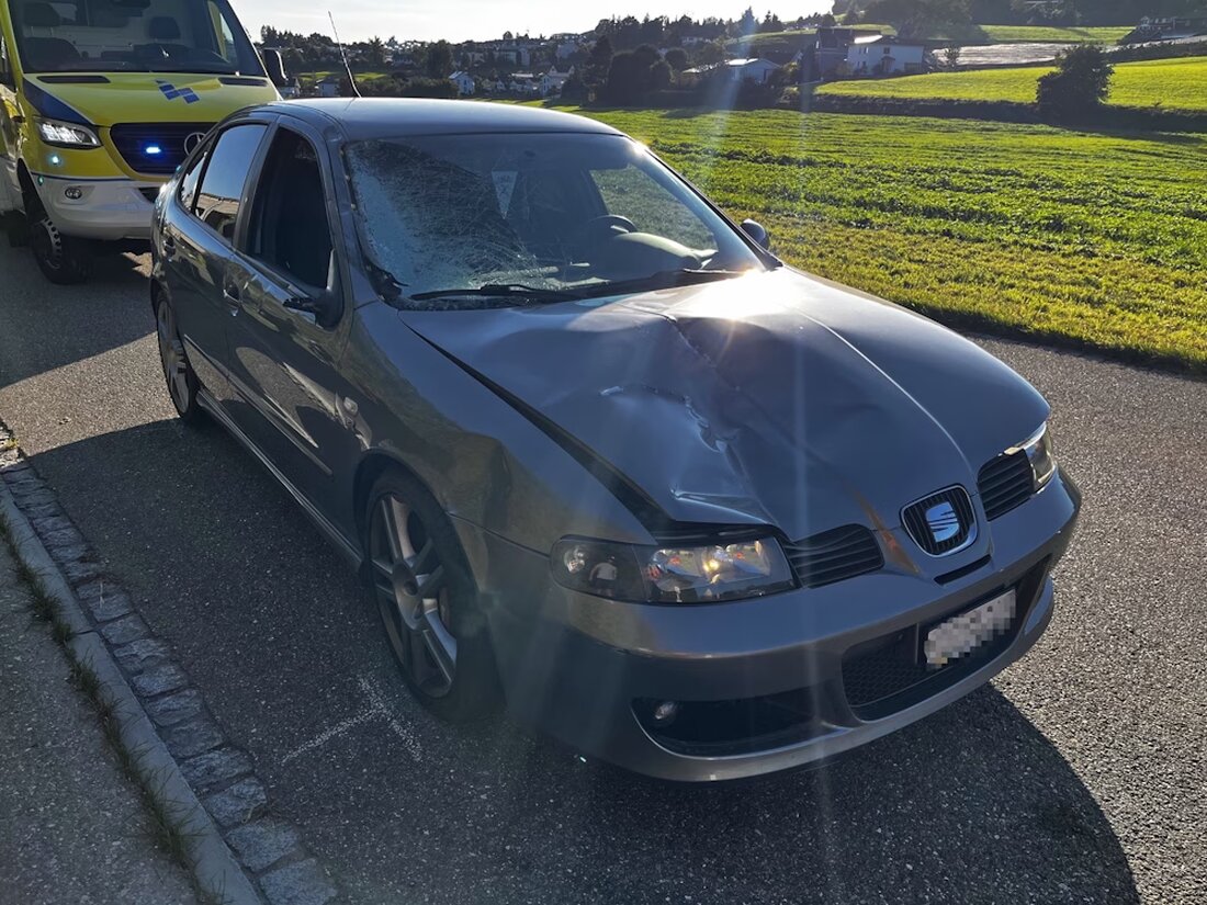 Am 18.09.2025 kam es in Rossrüti zu einem Unfall zwischen einem Auto und einer Reiterin. Beide wurden verletzt, Sachschaden entstand.