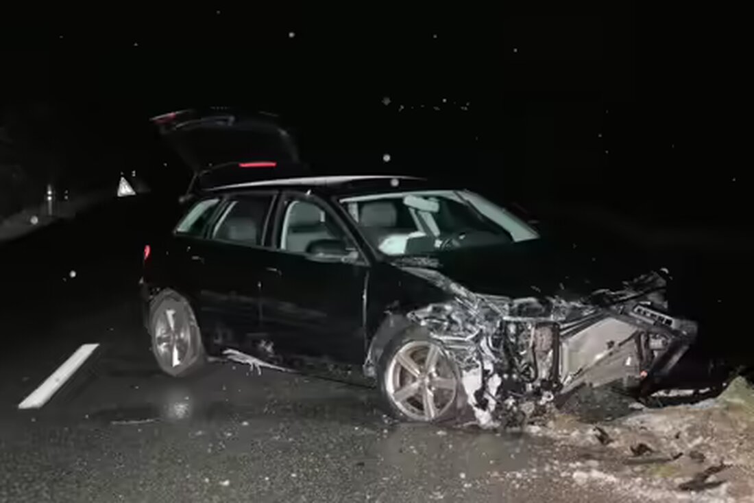 Ein 29-Jähriger kollidierte in Enggenhütten mit einer Leitplanke. Glücklicherweise blieben Fahrer und Beifahrerin unverletzt.