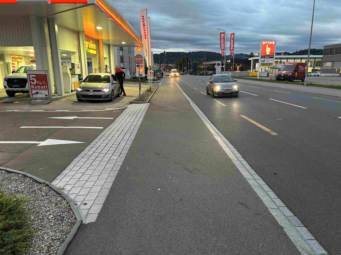Am 12.09.2025 kam es in Wil zu einem Unfall zwischen einem E-Scooter und einem Auto. Eine 38-Jährige wurde leicht verletzt.