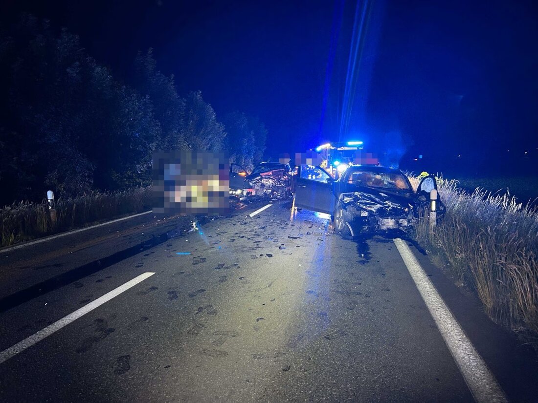 Am Samstagabend kam es zwischen Kölliken und Entfelden zu einer schweren Frontalkollision, bei der drei junge Erwachsene schwer verletzt wurden. Ermittlungen laufen.