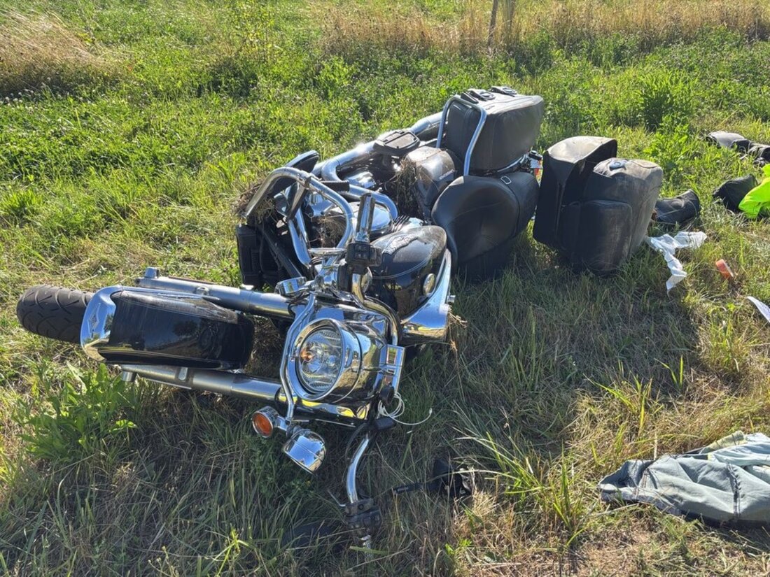 Zwei Motorradlenker verunfallten am Samstag in Niederwil schwer. Die Unfallursache wird ermittelt, beide Fahrer sind schwer verletzt.