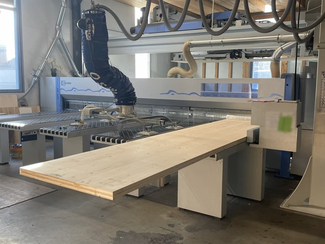 In Landquart kam es zu einem Arbeitsunfall, bei dem ein 33-jähriger Arbeiter verletzt wurde. Die Ermittlungen der Polizei laufen.