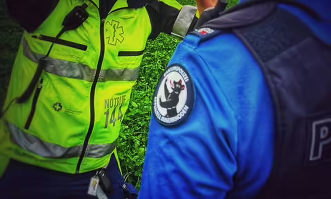 Ein 16-jähriger Lernender verletzt sich bei einem Unfall in einem Industriebetrieb in Oberegg und wird ins Spital geflogen.