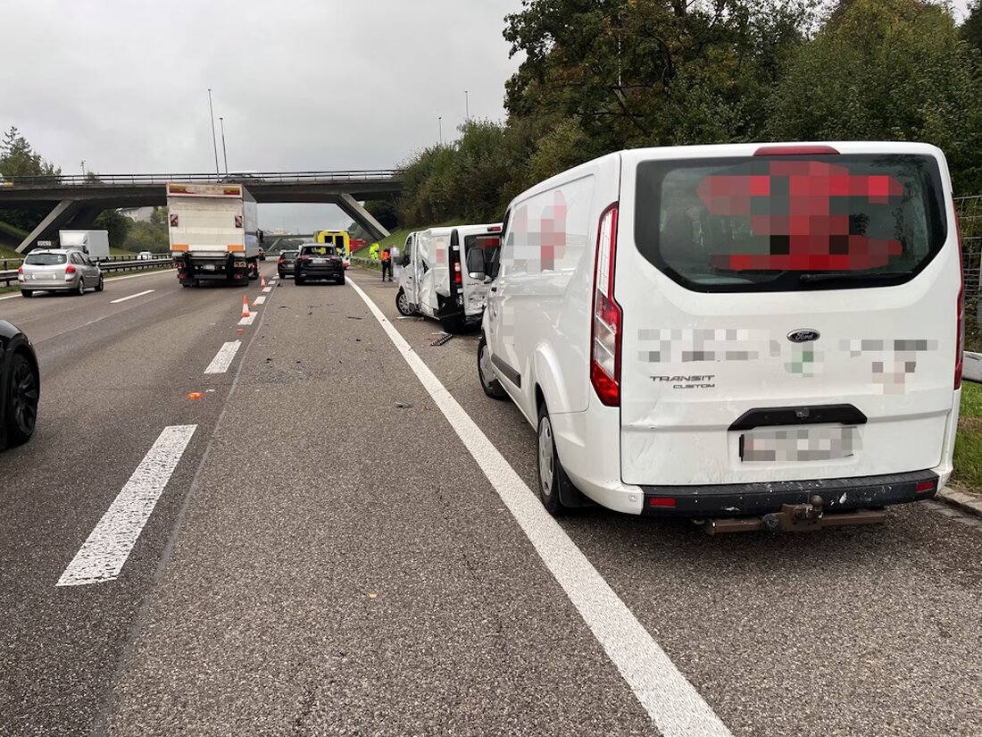 Am Mittwoch kam es auf der A1 bei Wil zu einem Auffahrunfall mit Folgekollision, bei dem ein Mann schwer verletzt wurde.