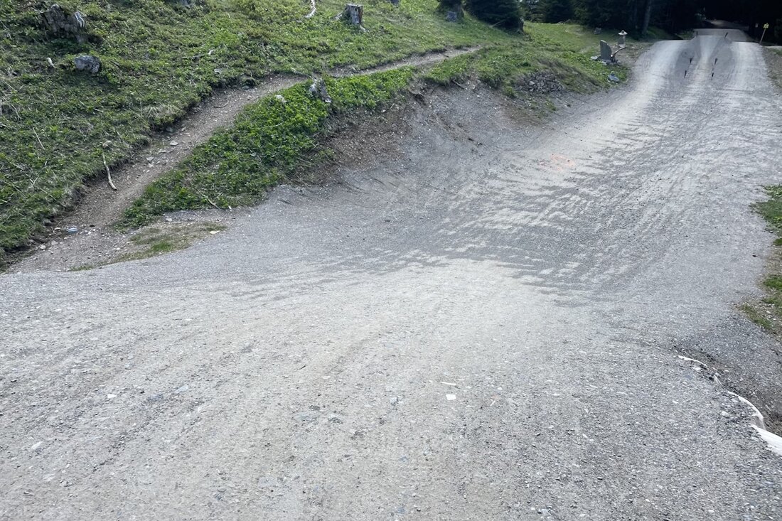 Am Samstag ereignete sich auf der Lenzerheide ein schwerer Bike-Unfall, bei dem ein 35-jähriger Biker verletzt wurde.