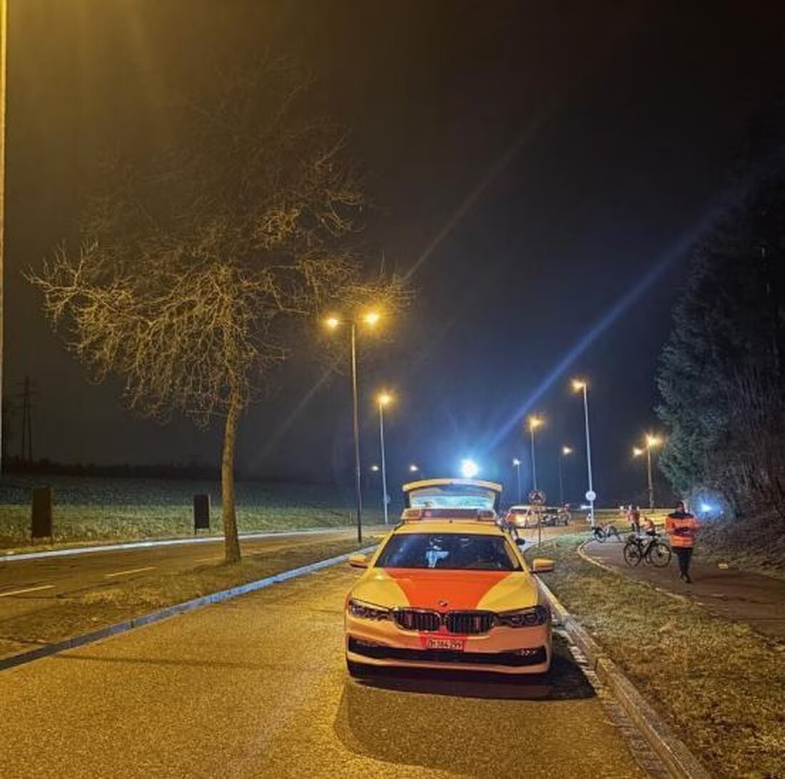 In Dielsdorf kollidierten zwei E-Bike-Fahrerinnen; eine 58-Jährige erlitt schwere Kopfverletzungen. Polizei ermittelt den Unfallhergang.