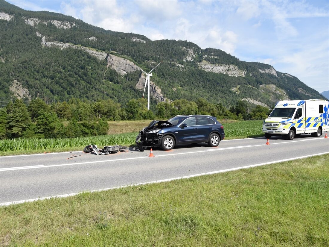 Am Samstagmorgen kam es in Trimmis zu einem schweren Unfall zwischen einem Motorrad und einem Auto. Ein 35-jähriger Fahrer wurde verletzt.