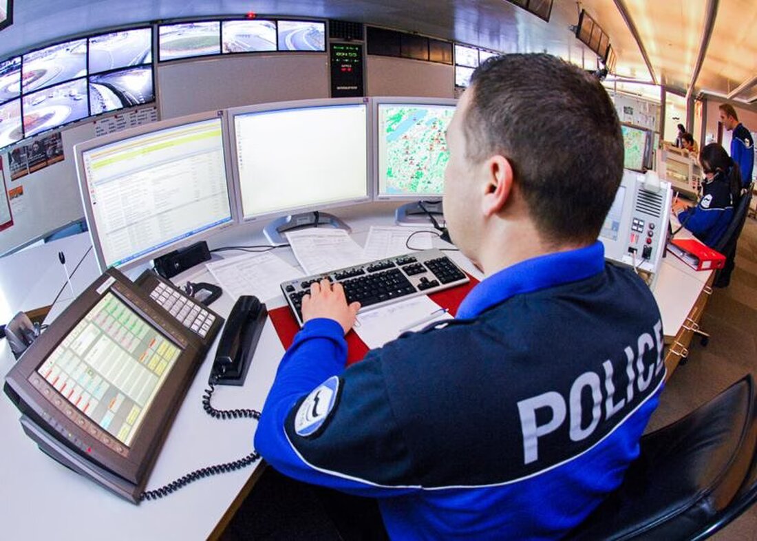Am 30. Mai 2025 wurde ein 87-jähriger Radfahrer in St-Ursen schwer verletzt. Zeugen werden gebeten, sich zu melden.
