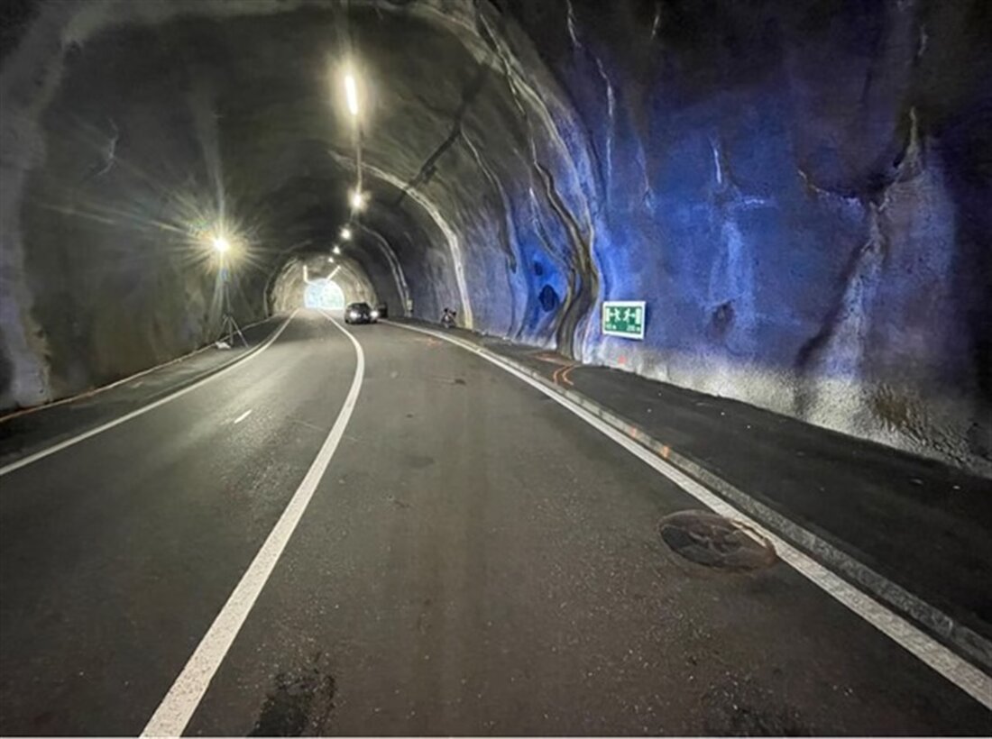 Bei einem Unfall in Grono wurde eine 74-jährige E-Bike-Fahrerin schwer verletzt. Der genaue Unfallhergang wird ermittelt.