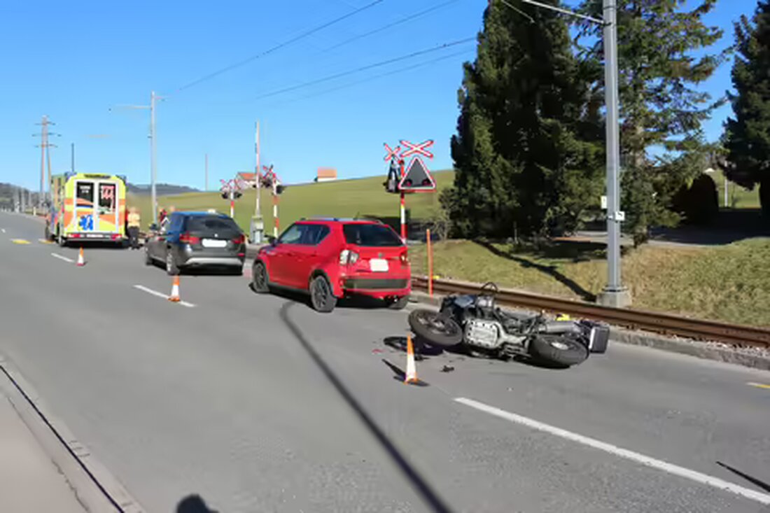 Auffahrkollision in Meistersrüte: Motorradfahrer und Mitfahrerin verletzt. Details zum Unfallhergang und Rettungseinsatz.