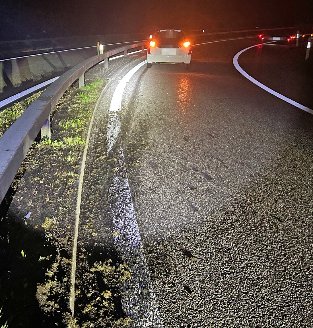 Ein 24-jähriger Mann verursachte am Sonntagmorgen in Müllheim einen Selbstunfall nach Sekundenschlaf. Verletzt wurde niemand.