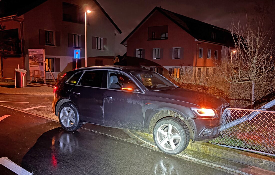 In Schocherswil verursachte eine 55-jährige Autofahrerin nach einem Sekundenschlaf einen Selbstunfall ohne Verletzte.