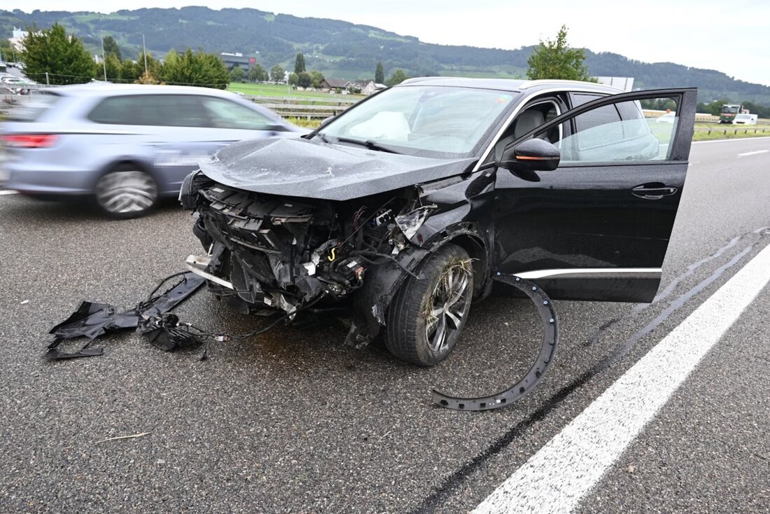 Am Dienstagvormittag ereignete sich auf der A13 bei Widnau ein Selbstunfall eines 25-Jährigen, dabei entstand hoher Sachschaden.