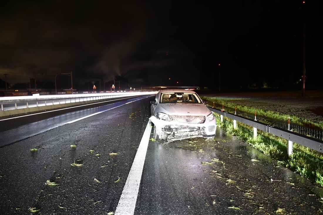 In Trimmis kam es zu einem Selbstunfall mit einem Personenwagen, bei dem der Fahrer verletzt wurde. Unfallursache und Ermittlungen sind im Gange.