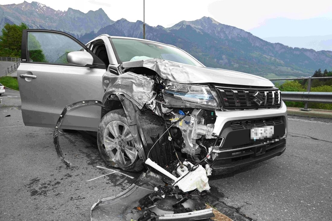 Am 3. Mai 2025 kam es in Pfäfers zu einem Selbstunfall, bei dem ein 76-jähriger Fahrer und seine 81-jährige Beifahrerin leicht verletzt wurden.