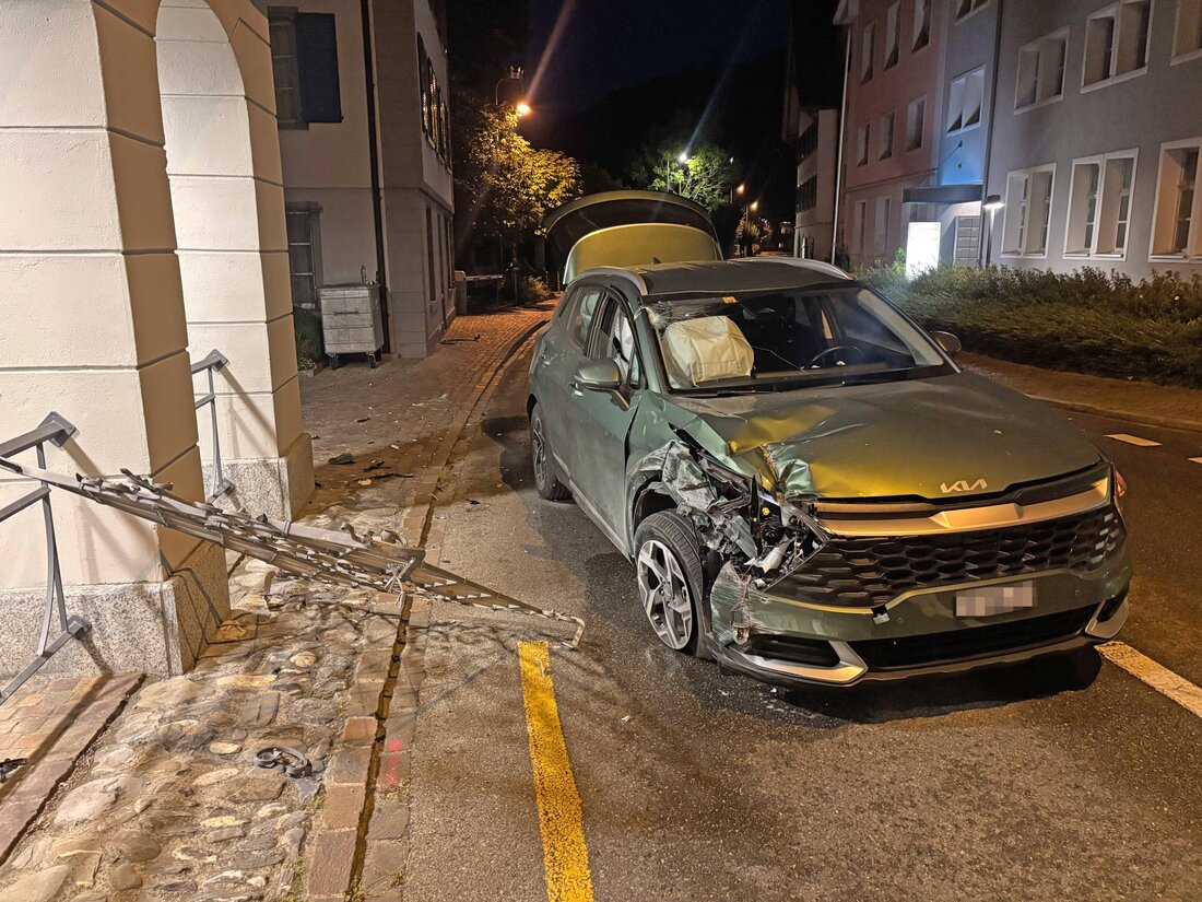 Ein Autofahrer verursachte in Berlingen einen Selbstunfall, als er in einen Sekundenschlaf fiel. Es gab keine Verletzten.