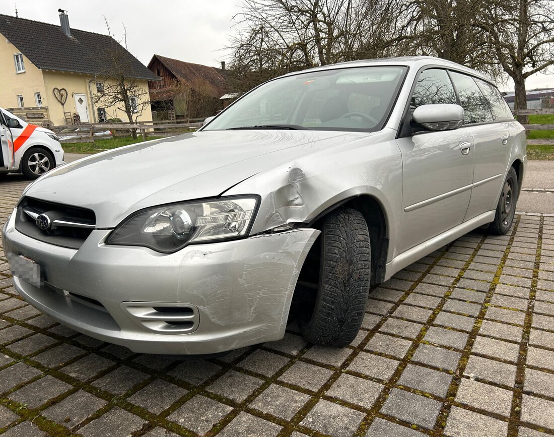 Ein 79-jähriger Autofahrer kollidierte in Sommeri mit einem Hydranten. Es gab keine Verletzten, der Sachschaden beträgt mehrere tausend Franken.