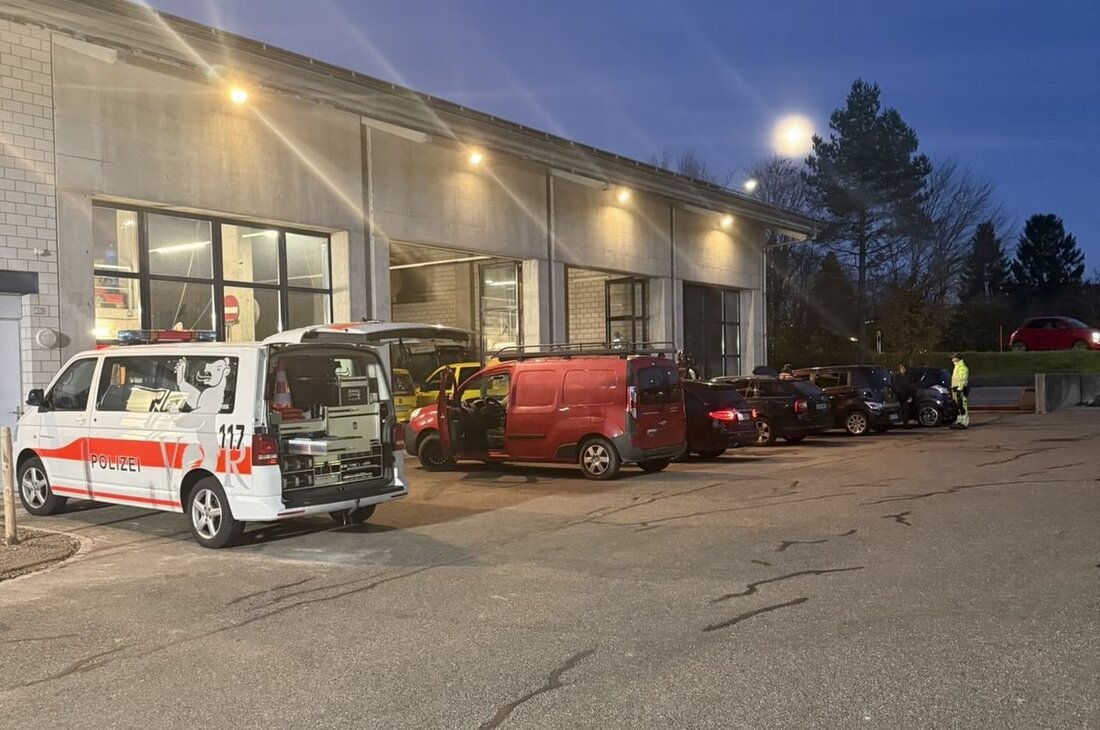 Im Kanton Appenzell Ausserrhoden wurden Lichtkontrollen durchgeführt, bei denen über 100 Fahrzeuge auf Beleuchtung und Bereifung überprüft wurden.